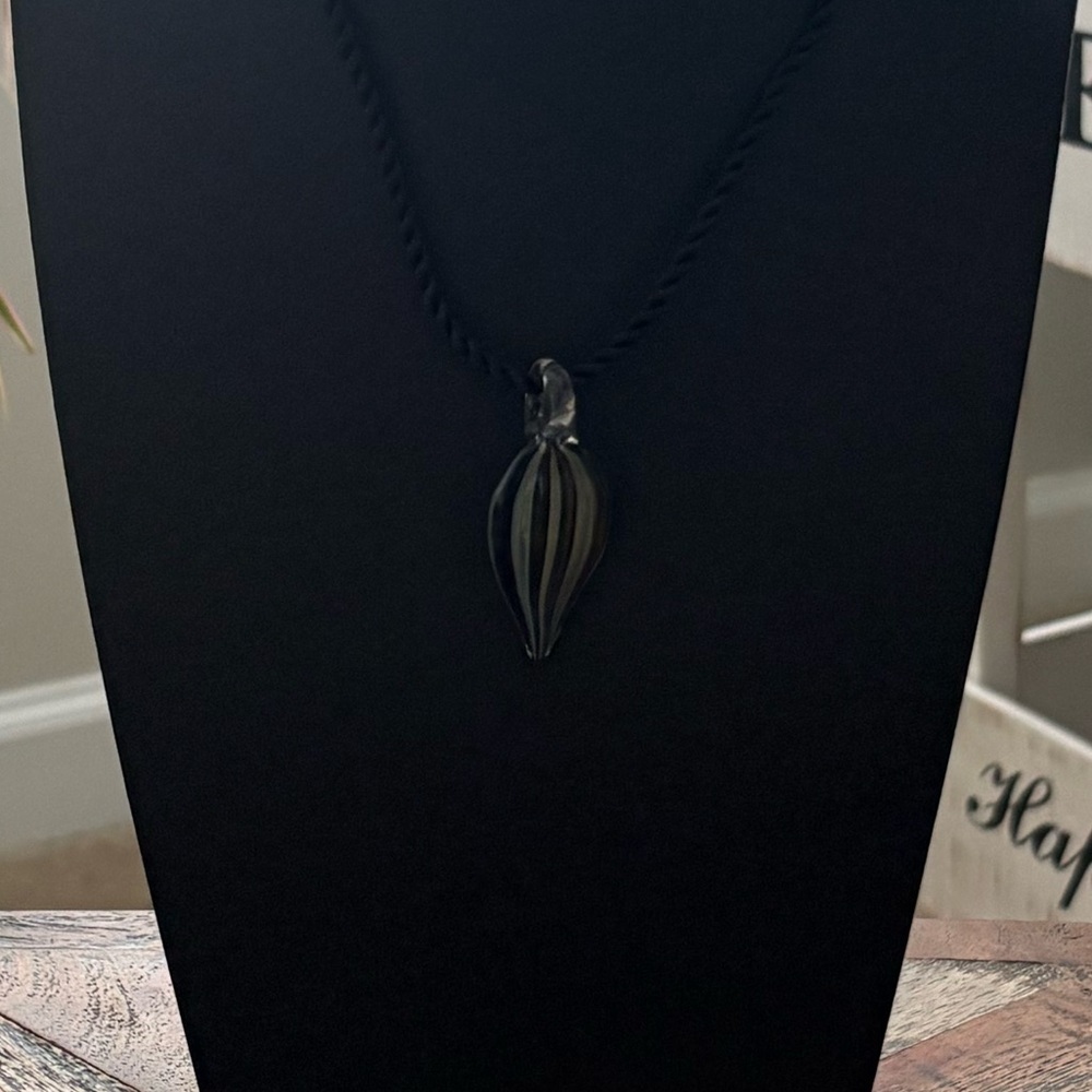 Artisan 15-inch Teardrop Shape Glass Pendant Cord Necklace - Picture 3 of 11